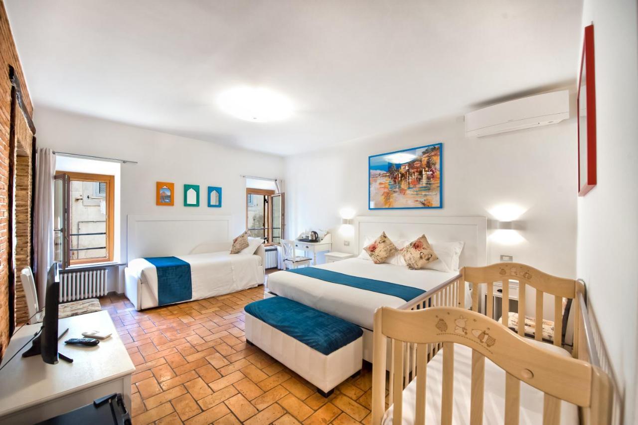Atlantis Castelgandolfo Guest house